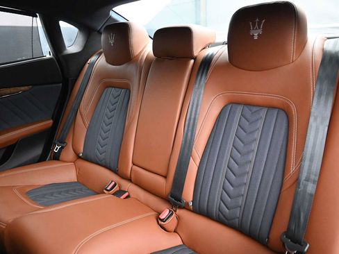 Used 2018 Maserati Quattroporte S GranLusso RWD image 17