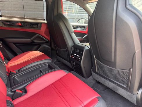 Certified 2024 Porsche Cayenne Turbo GT AWD/4WD image 21