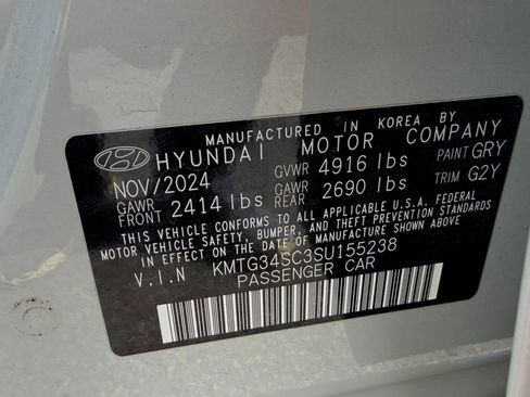 Used 2025 Genesis G70 2.5T image 29