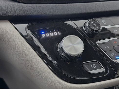 Used 2024 Chrysler Voyager LX image 19