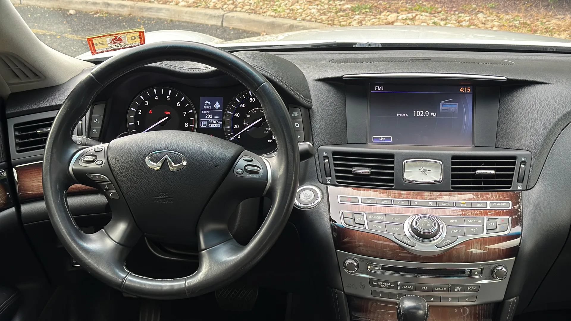 Used 2015 INFINITI Q70 3.7 w/ Deluxe Touring Package AWD/4WD image 26