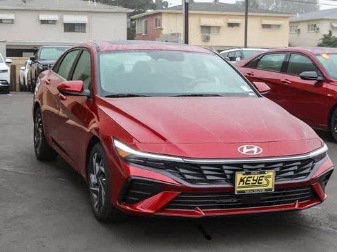 Certified 2025 Hyundai Elantra SEL FWD image 3