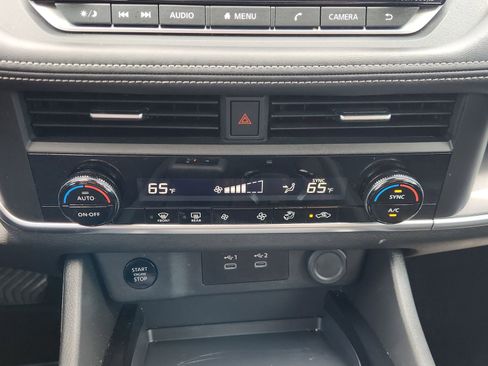 Used 2025 Nissan Rogue SV FWD image 21