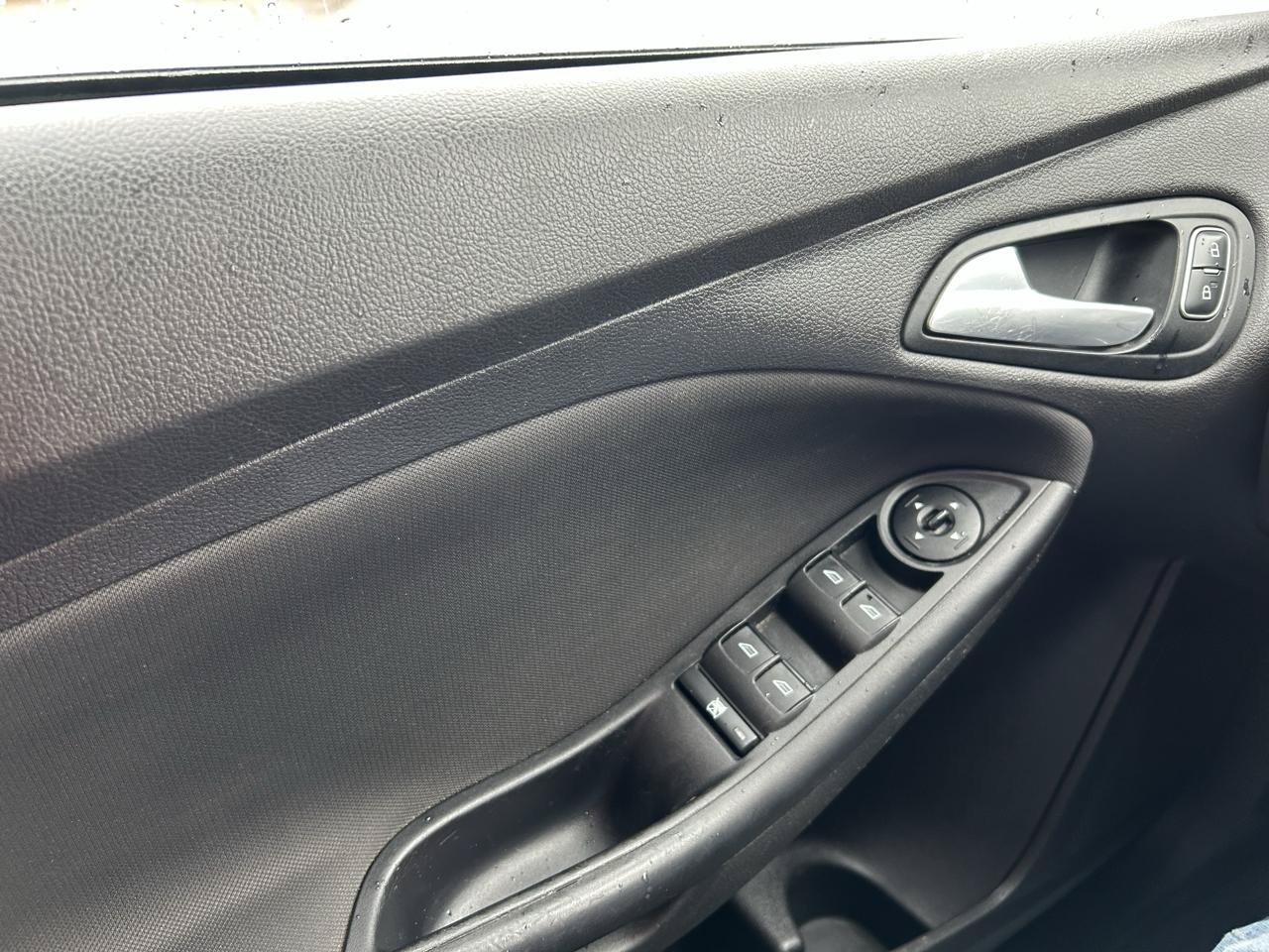 Used 2017 Ford Focus SE FWD image 26