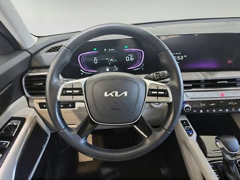 Certified 2024 Kia Telluride EX w/ EX Captain's Chair Package FWD image 9