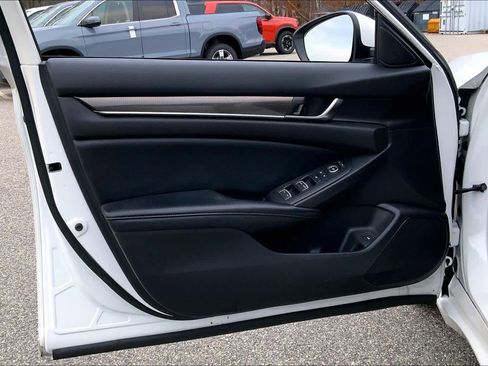 Used 2018 Honda Accord Sport image 21