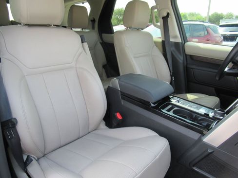 Used 2018 Land Rover Discovery HSE AWD/4WD image 9