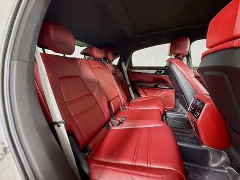 Used 2023 Porsche Cayenne Coupe image 28
