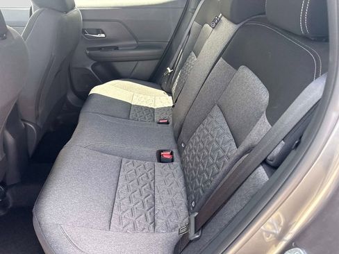 Used 2025 Nissan Kicks SV AWD/4WD image 15
