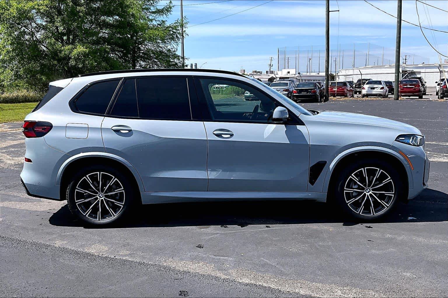 Used 2026 BMW X5 xDrive40i w/ M Sport Package AWD/4WD image 33