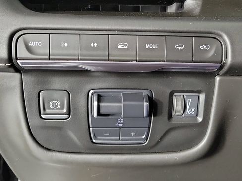 Used 2023 Cadillac Escalade Premium Luxury Platinum w/ LPO, Floor Liner Package AWD/4WD image 32