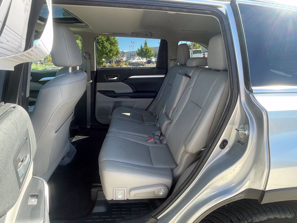 Used 2014 Toyota Highlander XLE AWD/4WD image 28