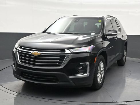 Used 2023 Chevrolet Traverse LT FWD image 9