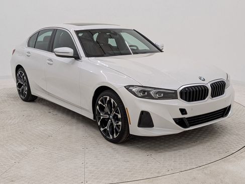 Used 2025 BMW 330i Sedan w/ Premium Package image 7