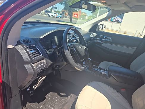 Used 2018 Ford Explorer Platinum AWD/4WD image 11