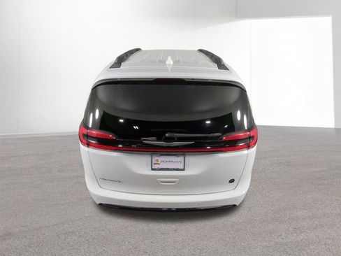 Used 2021 Chrysler Pacifica Touring-L image 35