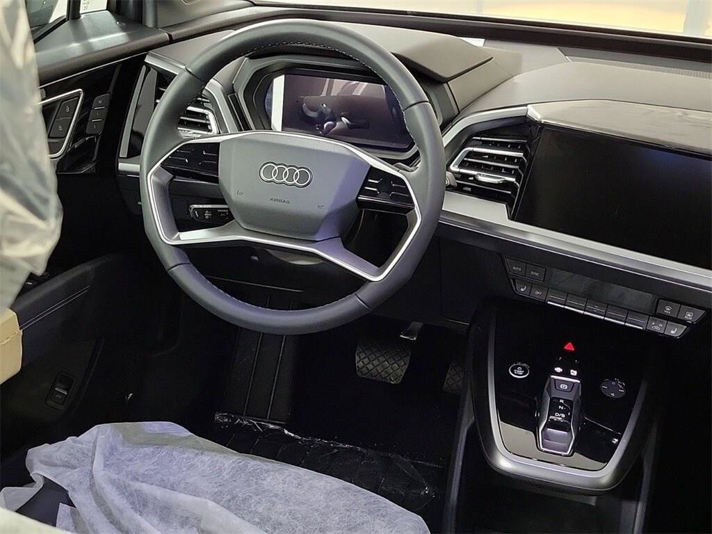 Used 2024 Audi Q4 e-tron Premium AWD/4WD image 31