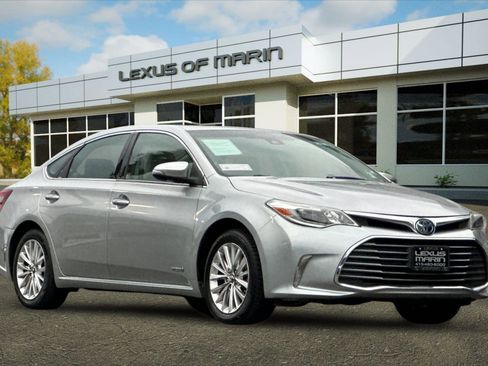 Used 2018 Toyota Avalon Limited image 6