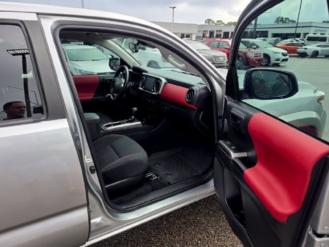 Used 2023 Toyota Tacoma SR5 AWD/4WD image 13