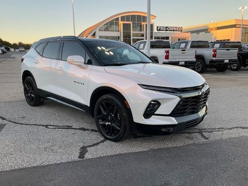 Used 2023 Chevrolet Blazer RS w/ Driver Confidence II Package image 3