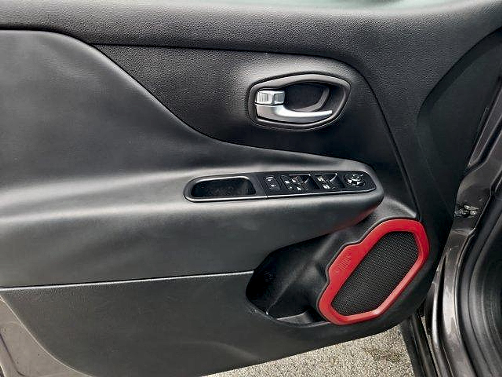 Certified 2017 Jeep Renegade Trailhawk AWD/4WD image 21