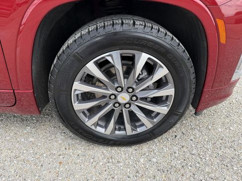Used 2023 Chevrolet Traverse Premier FWD image 9