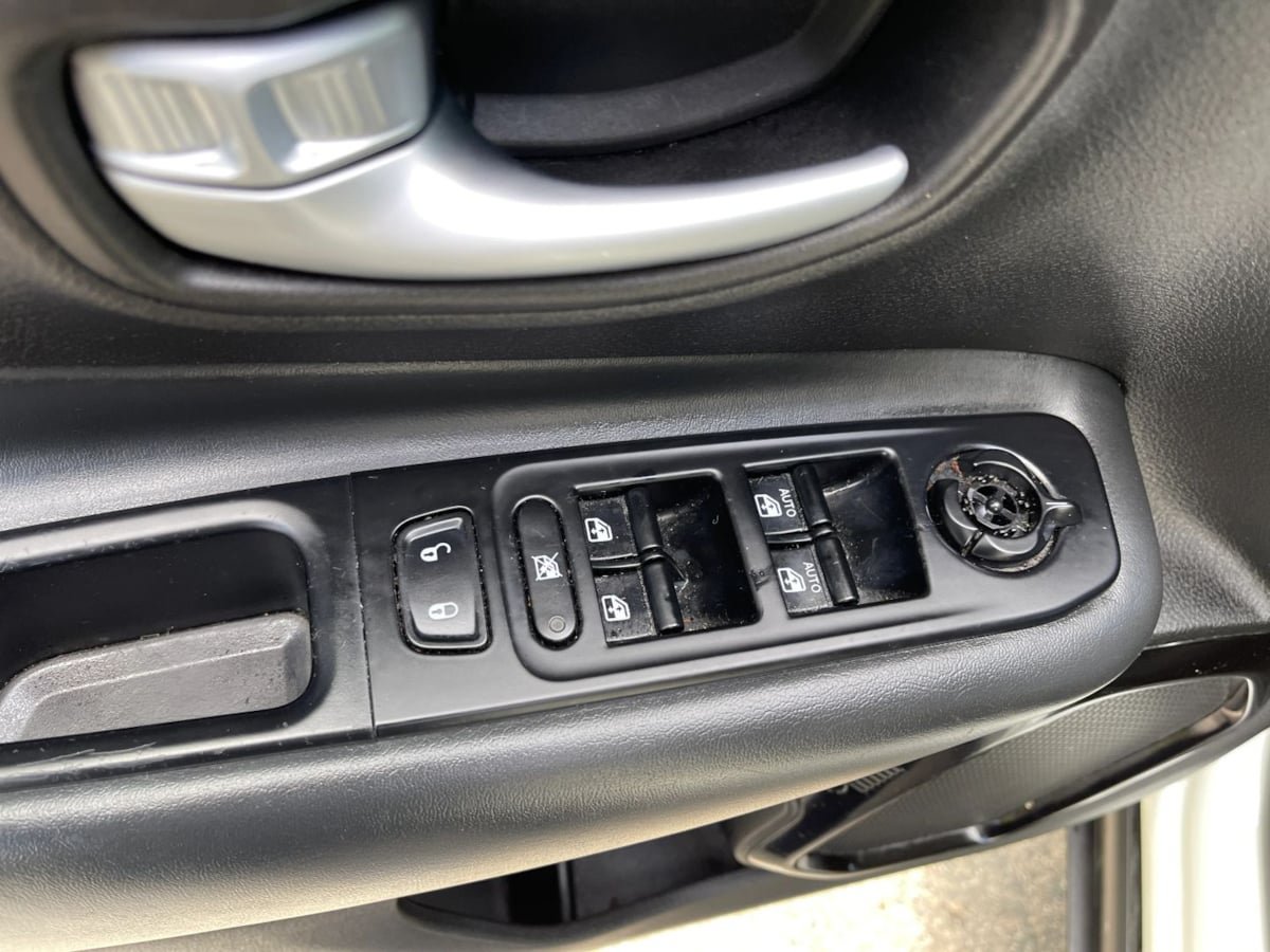 Used 2019 Jeep Renegade Altitude w/ Quick Order Package 2XM FWD image 17