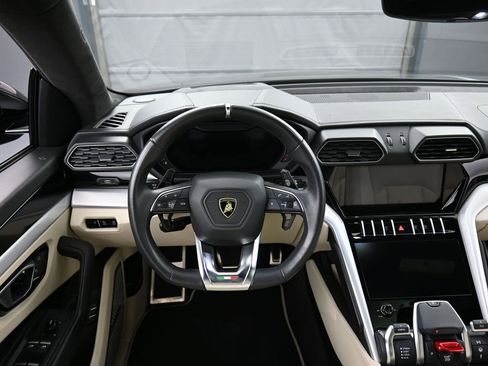 Used 2020 Lamborghini Urus image 17