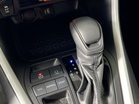 Used 2025 Toyota RAV4 XLE w/ Convenience Package image 25