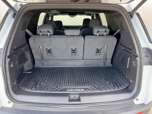Certified 2025 Chevrolet Traverse LT w/ Sun and Wheel Package FWD image 28