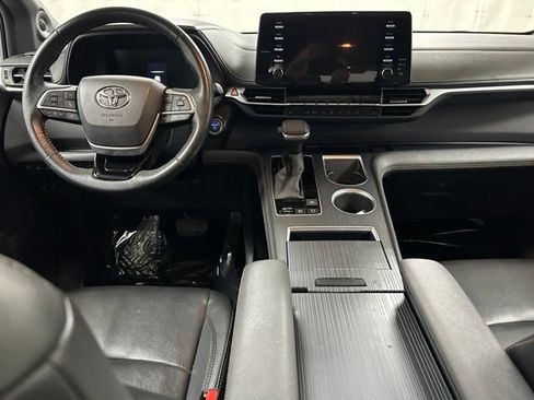 Used 2022 Toyota Sienna XLE Woodland Edition AWD/4WD image 17