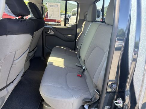 Used 2019 Nissan Frontier SV AWD/4WD image 14