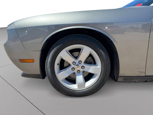 Used 2012 Dodge Challenger SXT image 9