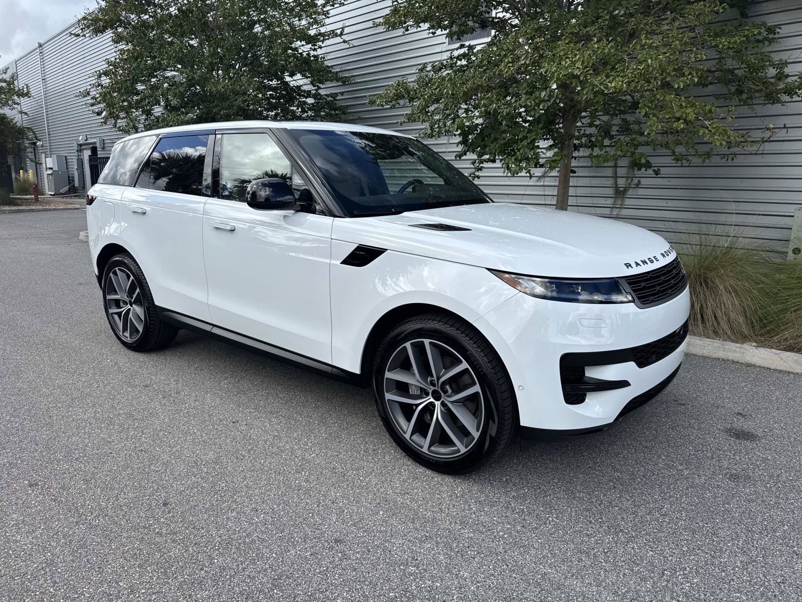 New 2027 Land Rover Range Rover Sport SE AWD/4WD image 4