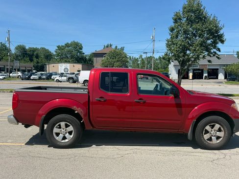 Used 2012 Nissan Frontier SV w/ SV Premium Utility Pkg AWD/4WD image 9