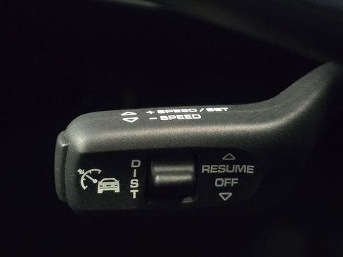 Certified 2025 Porsche Macan image 39