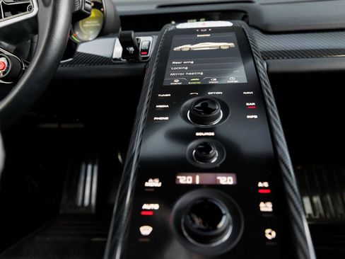 Used 2015 Porsche 918 Spyder image 30