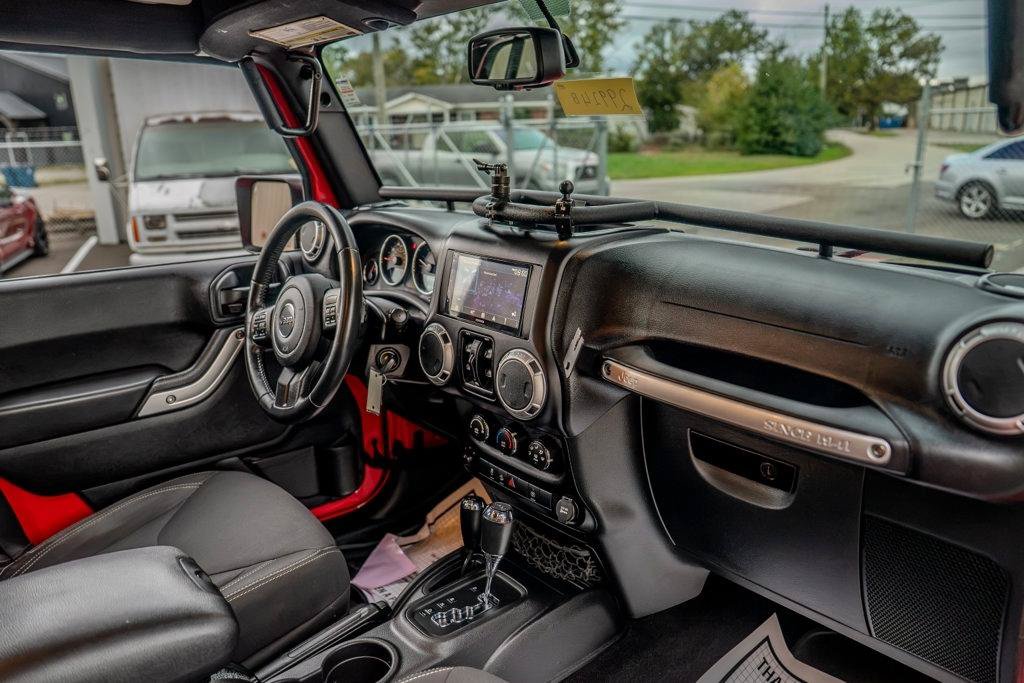 Used 2016 Jeep Wrangler Unlimited Rubicon w/ Connectivity Group AWD/4WD image 25