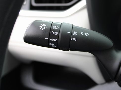 Used 2020 Toyota RAV4 XLE image 33