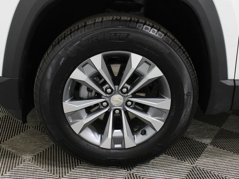 Used 2025 Chevrolet Equinox LT AWD/4WD image 34