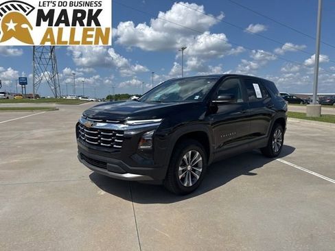 Used 2025 Chevrolet Equinox LT AWD/4WD image 2
