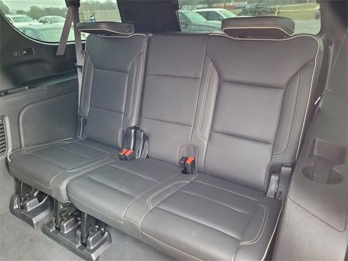 Used 2023 GMC Yukon XL SLT w/ SLT Premium Package image 24