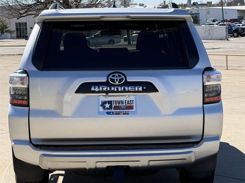 Used 2019 Toyota 4Runner TRD Off-Road image 6
