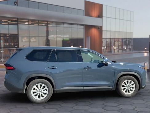 Used 2025 Toyota Grand Highlander AWD image 6