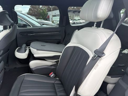 Certified 2024 Kia EV9 GT-Line AWD/4WD image 8