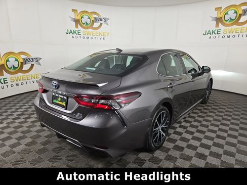 Used 2024 Toyota Camry SE image 9