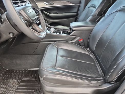 Used 2023 Jeep Grand Cherokee Overland AWD/4WD image 16