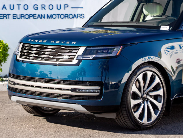 New 2026 Land Rover Range Rover Autobiography AWD/4WD image 2