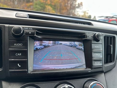 Used 2018 Toyota RAV4 LE image 10