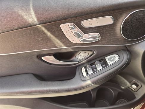 Used 2020 Mercedes-Benz GLC 300 4MATIC image 18